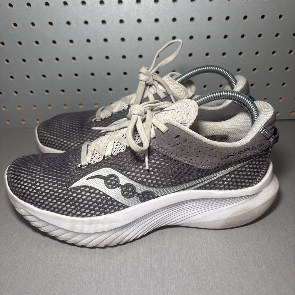 Saucony Kinvara 14 Shoes Womens Sz 9.5 Gray White Athletic Sneakers S10823-121 - Picture 2 of 14